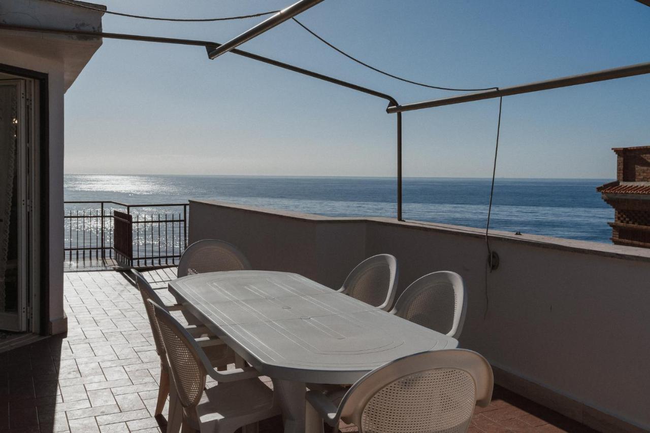 Be Your Home - Appartamento 4 Camere Sul Mare Scesa Al Mare Privata Санта-Маринелла Экстерьер фото