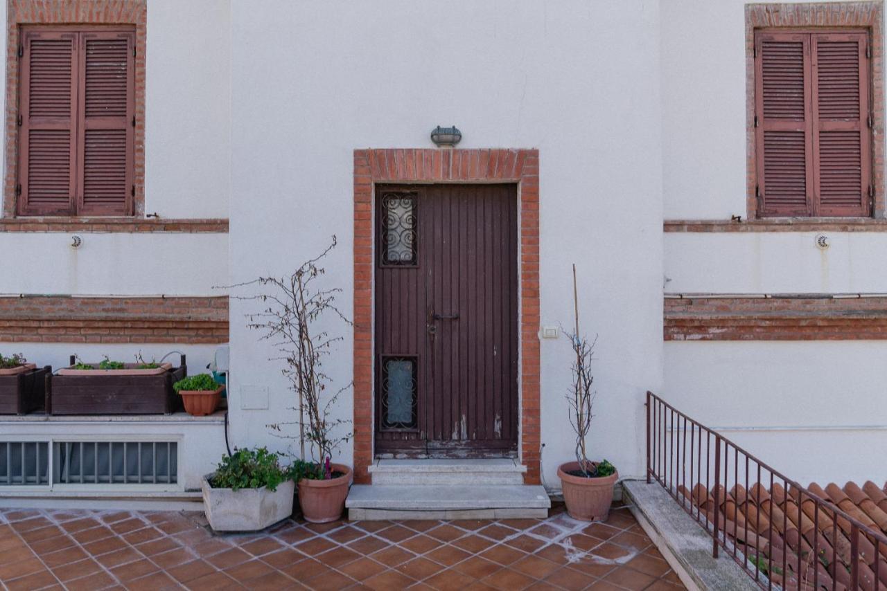 Be Your Home - Appartamento 4 Camere Sul Mare Scesa Al Mare Privata Санта-Маринелла Экстерьер фото
