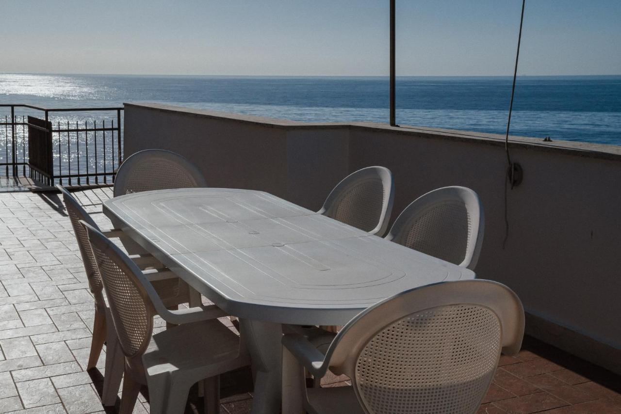 Be Your Home - Appartamento 4 Camere Sul Mare Scesa Al Mare Privata Санта-Маринелла Экстерьер фото